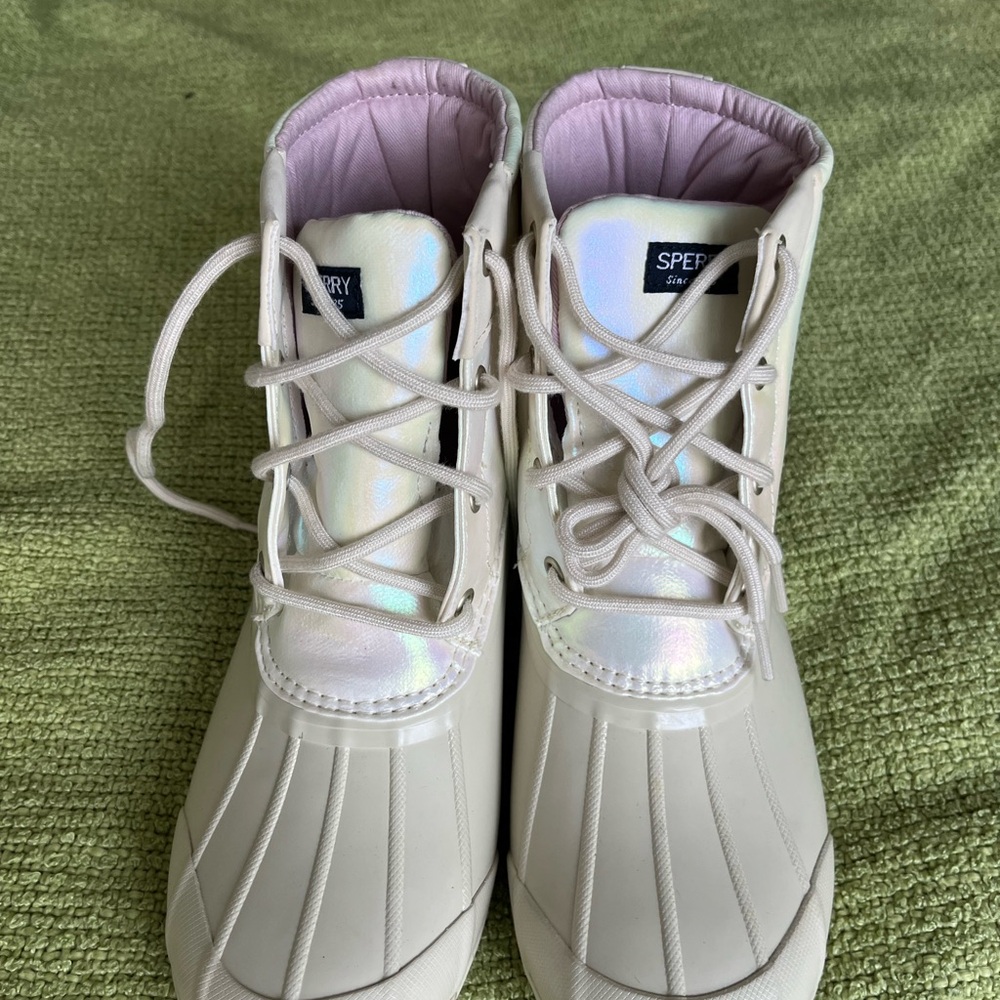 Sperry size 5 rainboots